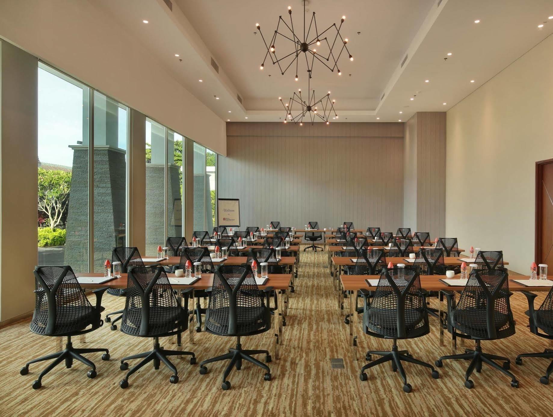 Hilton Garden Bali Ngurah Rai Airport Hotel 4*